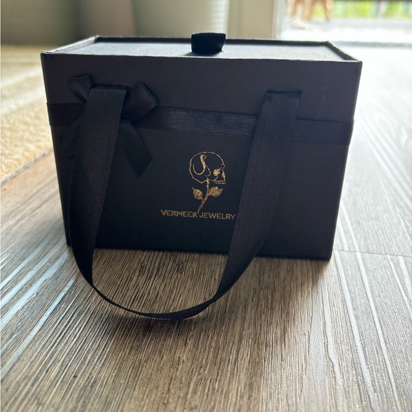 Pearl Skull Ring with box and bracelet - Picture 7 of 14